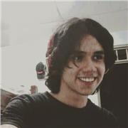 Me destacó con mis habilidades y el gusto de motivar a las personas a admirar el arte en general, no todo es teoría, si no creatividad